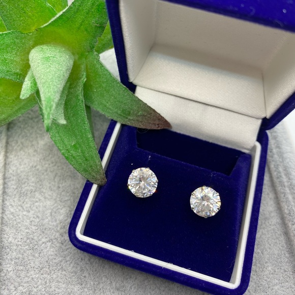 4 carat Zirconia Stone diamond earrings